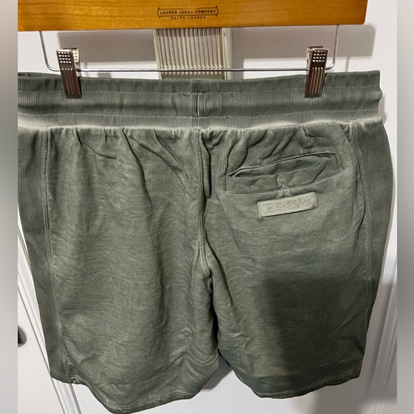 NEW SHORT Russell Athletic - Picture 2 of 7